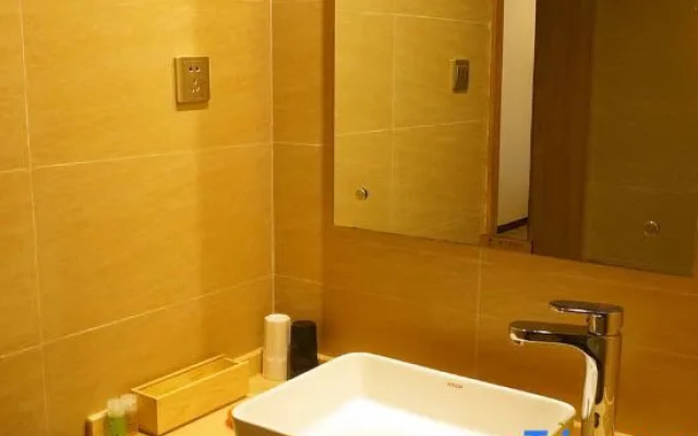 Yisu Hotel (Ningbo Tianyi Square Jiangxia Bridge Subway Station)