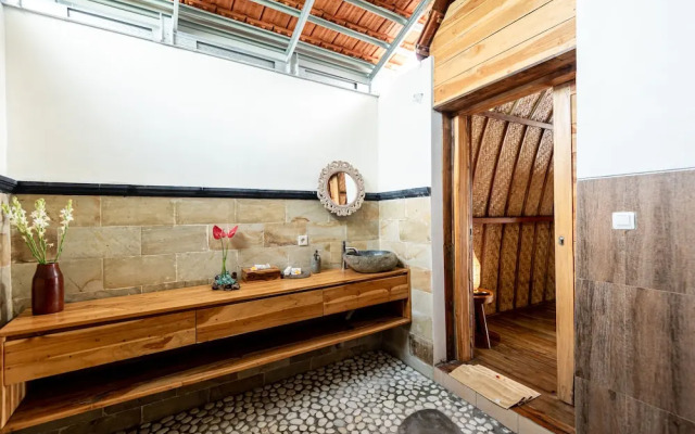 Ulun Si Joglo Private Villa by Supala
