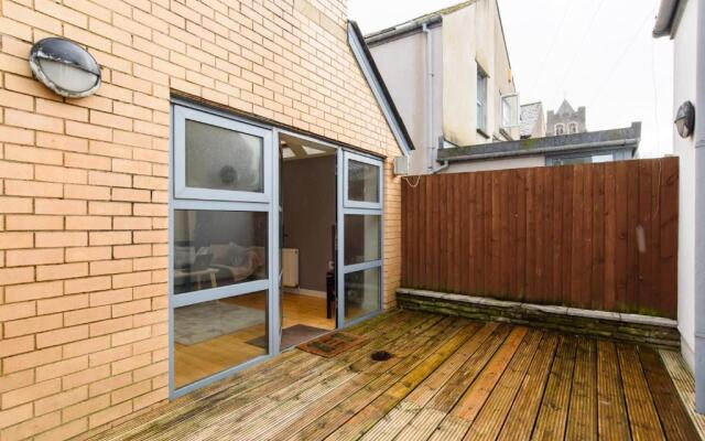 City Retreat, 2 Bed House with Cloudstream Hot Tub