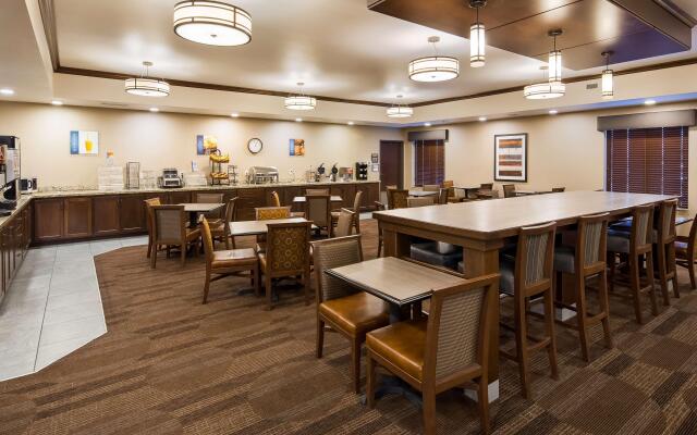 Best Western Plus Lincoln Inn & Suites