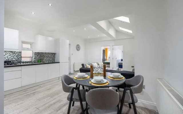 London Charm House Near Tube Station