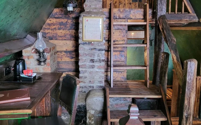 Hocus Pocus Tiny Hotel
