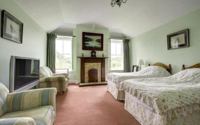 Clynderwen House