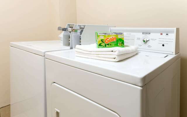 Super 8 by Wyndham Springfield East