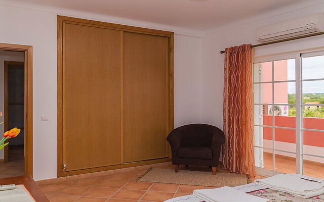 Casa das Amendoeiras