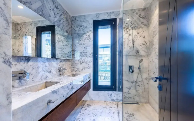 7 Deluxe - Seductive Style and Serenity