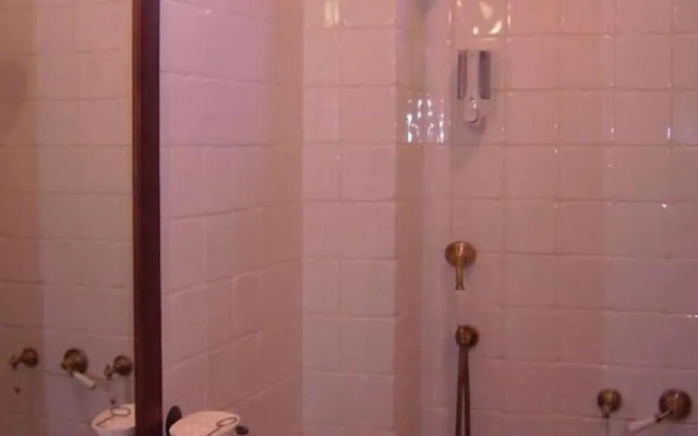 Azalea & Glicine House