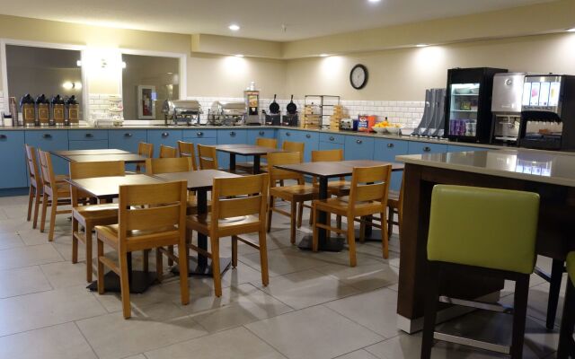 Country Inn & Suites by Radisson, Ankeny, IA