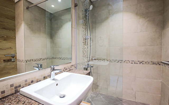 Spacious 2BR Apt Maids Elegance