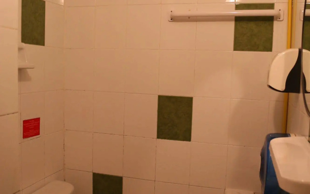 New iHouse Hotel - Hostel