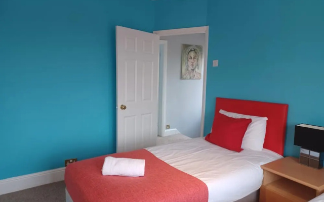 Crawley Green House - Huku Kwetu