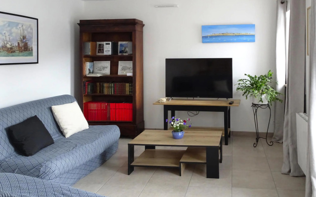 Semi-detached House, St. Meloir-des-ondes