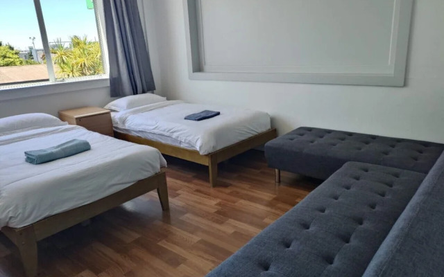 1 Double 2 single 2 Sofa Beds Suite 4