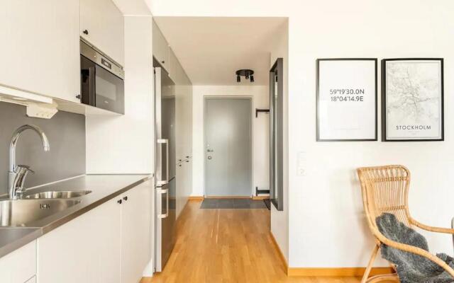 Luxury Business Studio Apartment - Garden View