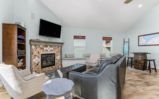 1 Holiday 4 Bedroom Home by RedAwning