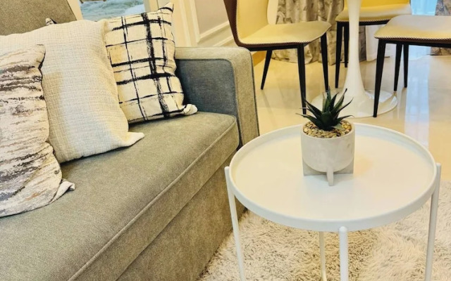 Stylish Condo Room in Iloilo City With Shared Pool