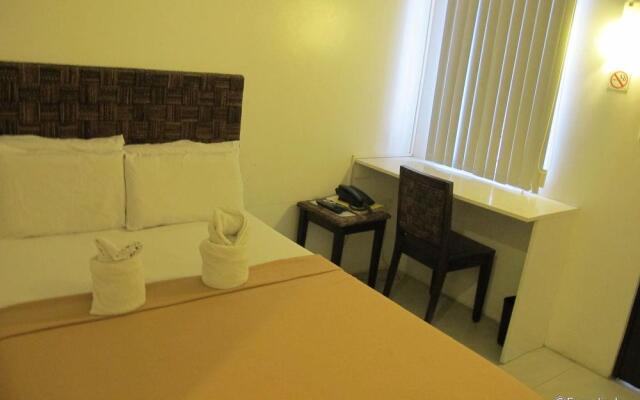 R Suites & Cafe