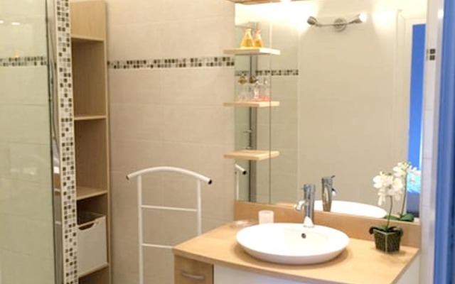 Apartment With one Bedroom in Néris-les-bains, With Wifi