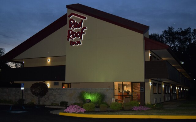 Red Roof Inn Utica