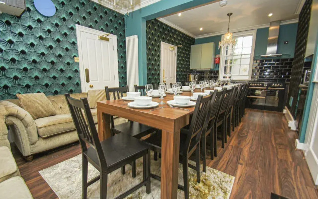 Chocolate Box Central by Brighton Holiday Lets