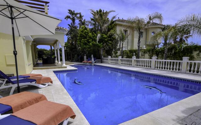 20001 - Exquisite Villa 50M To Beach
