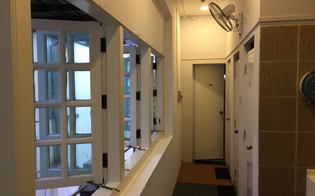 Burrow Hostel @ Pagoda