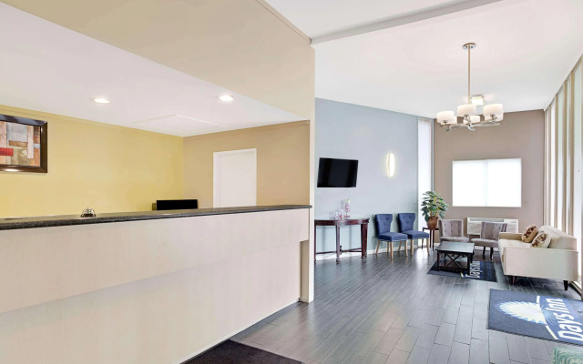 MC Pacific Inn & Suites