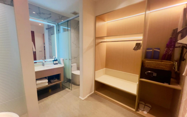 Royal Orchid Resort & Convention Centre – Guest Rooms – Bangalore
