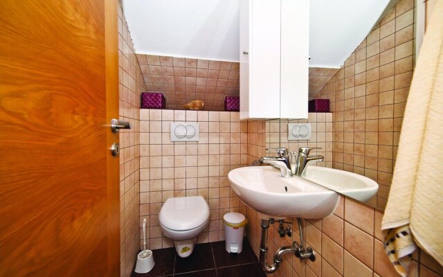 Nice Home in Plano With Wifi and 3 Bedrooms