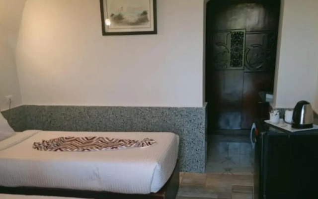 Dolphin Continental Hotel