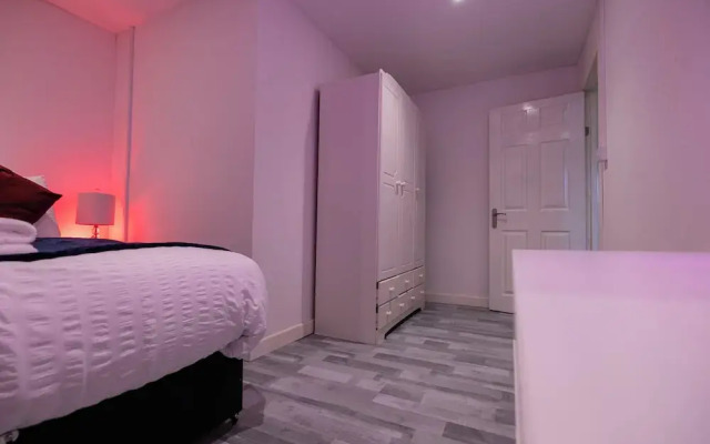 1 Bed-4guests-sofabed-wifi-closetocity-parking