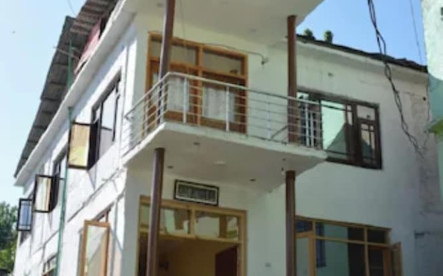 Goroomgo Nice One Palace Srinagar