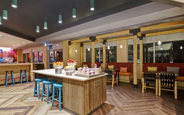 TRU BY Hilton Edmonton Windermere
