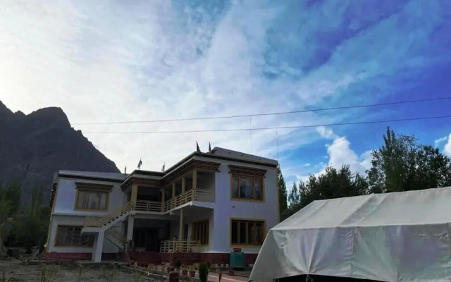 Hotel Nubra Delight and Camps