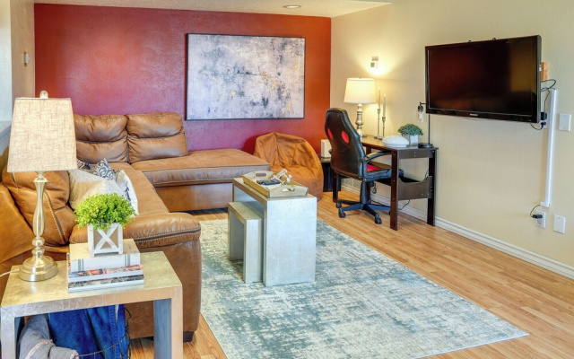 1 Mi to Unm: Convenient Albuquerque Townhome!