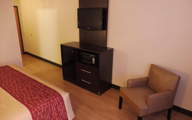 HomeTowne Studios by Red Roof & Conference Center Cortland