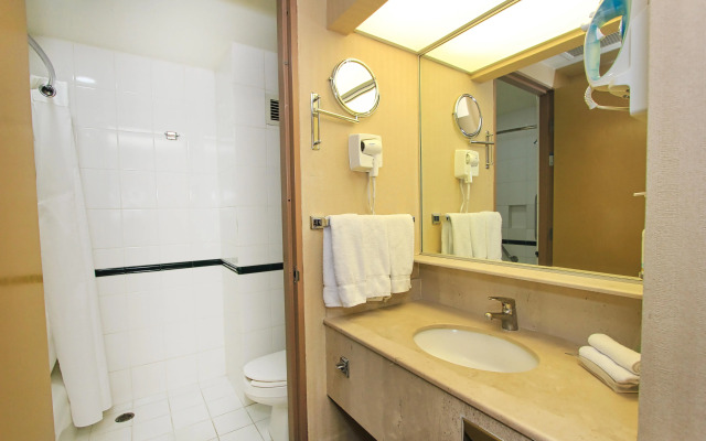 Holiday Inn Convention Center by IHG