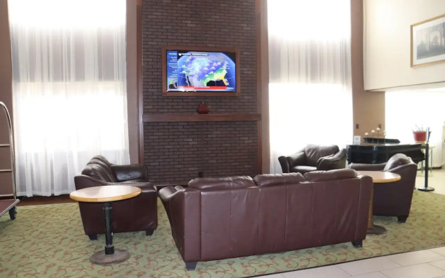 Ramada By Wyndham Lansing Hotel & Conference Center