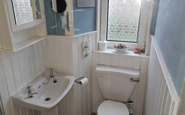 Snug - Macushla Apartment