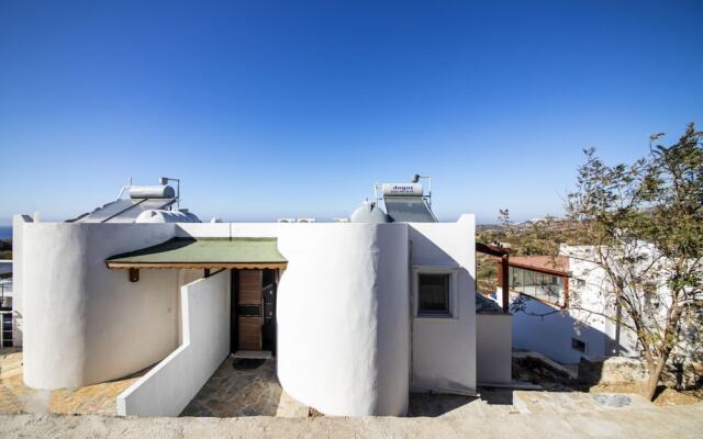 Peaceful House With Private Beach in Gumusluk