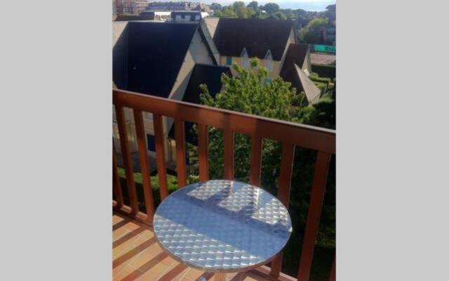 NICE FLAT 400 m FROM BEACH & CENTER