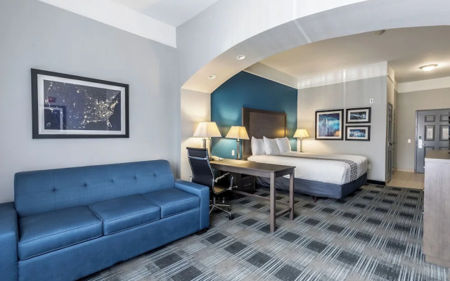 Platinum Inn & Suites Webster