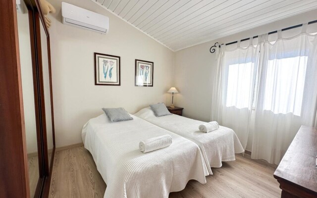 Villa Irene in Mexilhoeira Grande