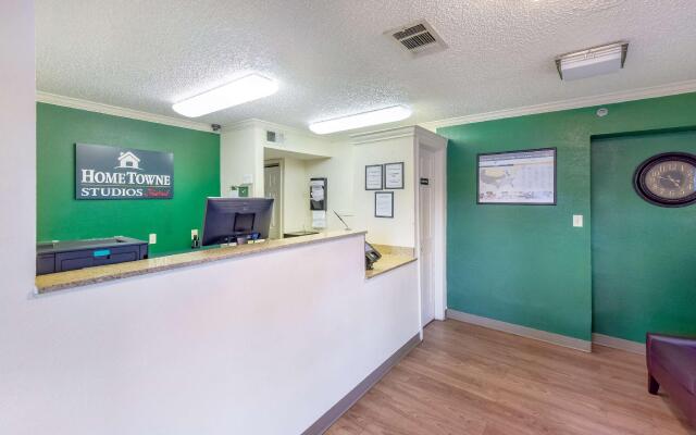 HomeTowne Studios By Red Roof Dallas - North Addison/ Tollway