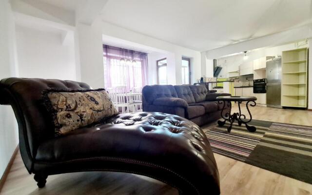 R.O.S.E. Apartment