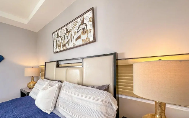 Gorgeous 1 BR PH Apartment w Jacuzzi