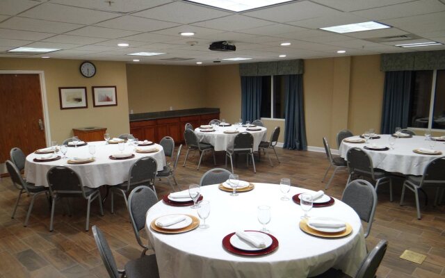Holiday Inn Express Hotel & Suites Salisbury - Delmar by IHG