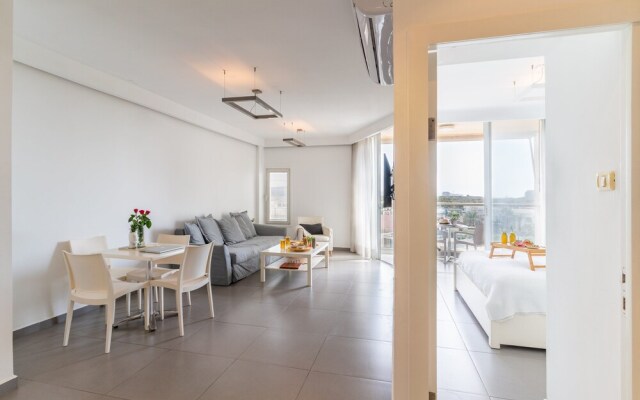Top Tier Apartment with Swimming Pool