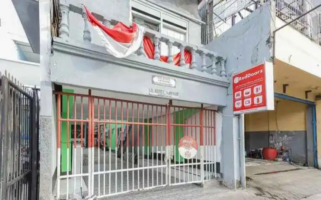 RedDoorz near Mayapada Hospital Surabaya