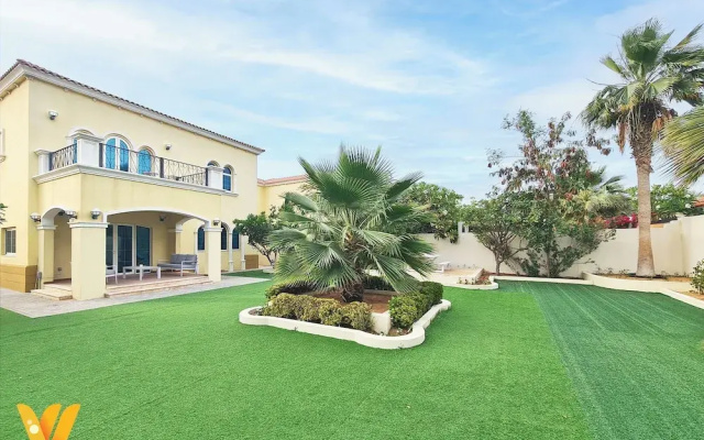 Venduras - Spacious 4BR Villa in La Mer